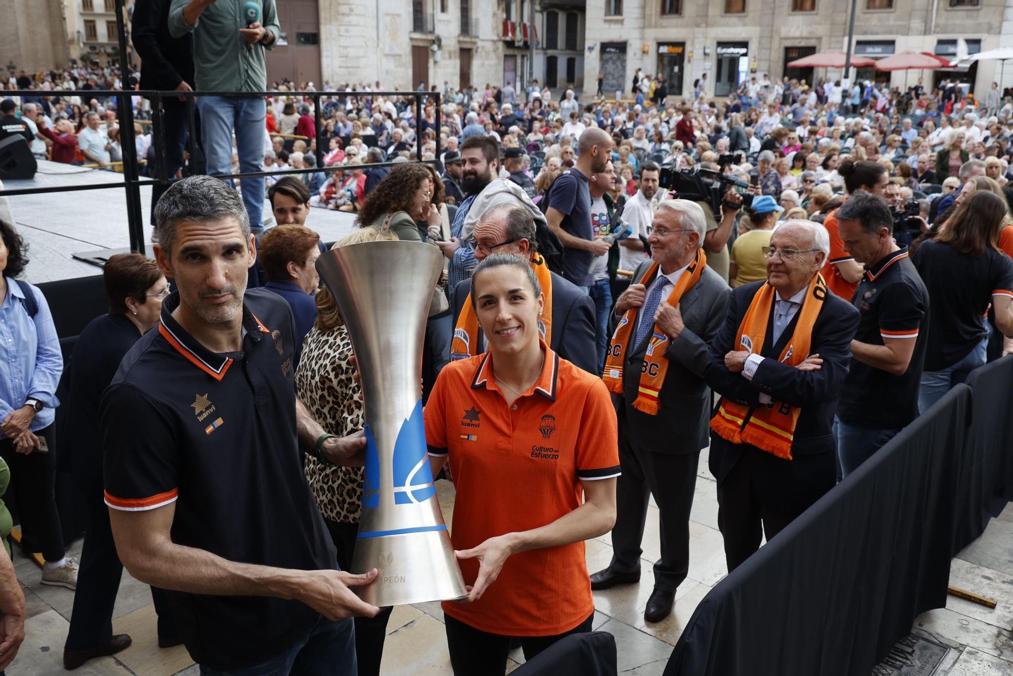 El Valencia Basket celebra en casa su triplete histórico