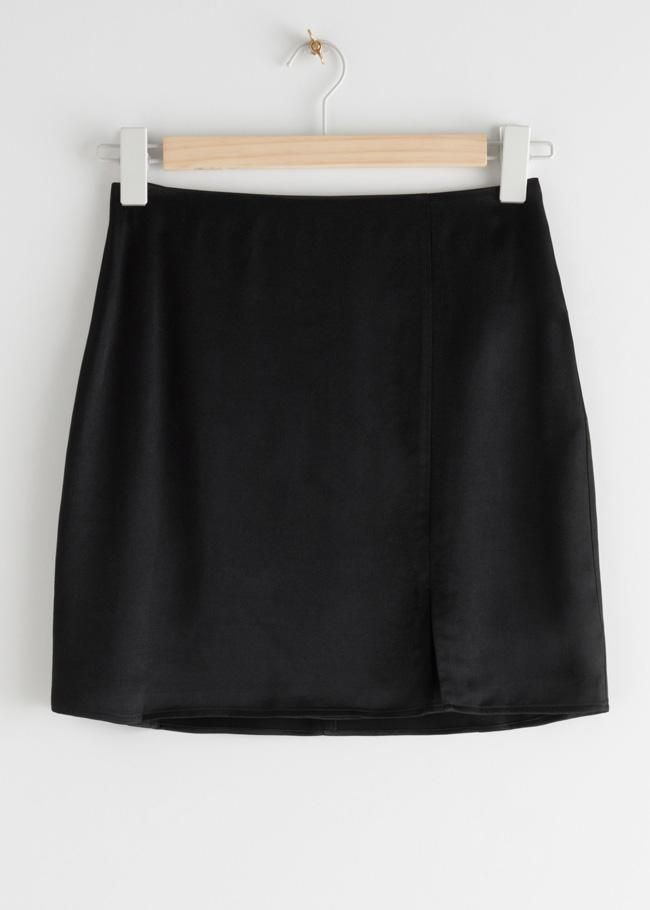 Minifalda negra con abertura frontal, de & Other Stories