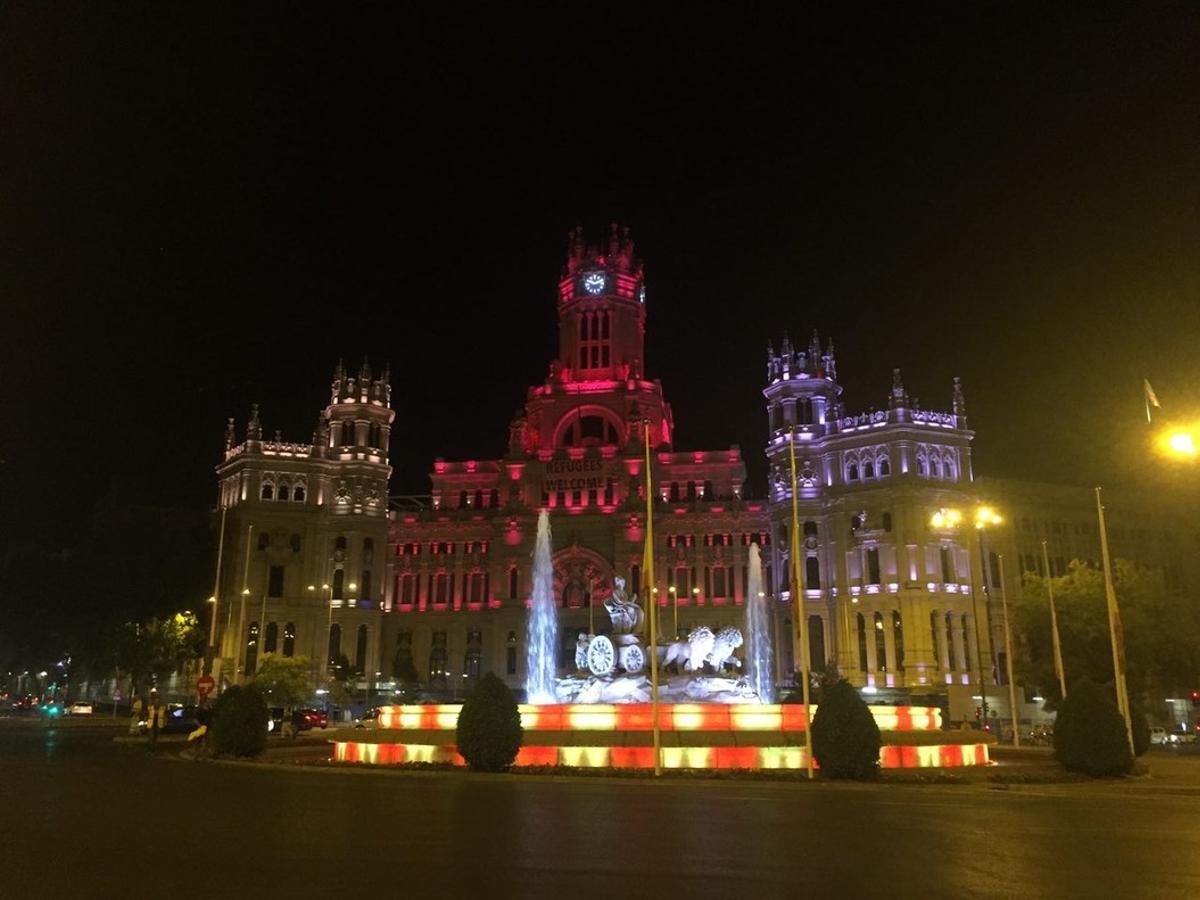 La Cibeles madrilenya, amb els colors de Barcelona.