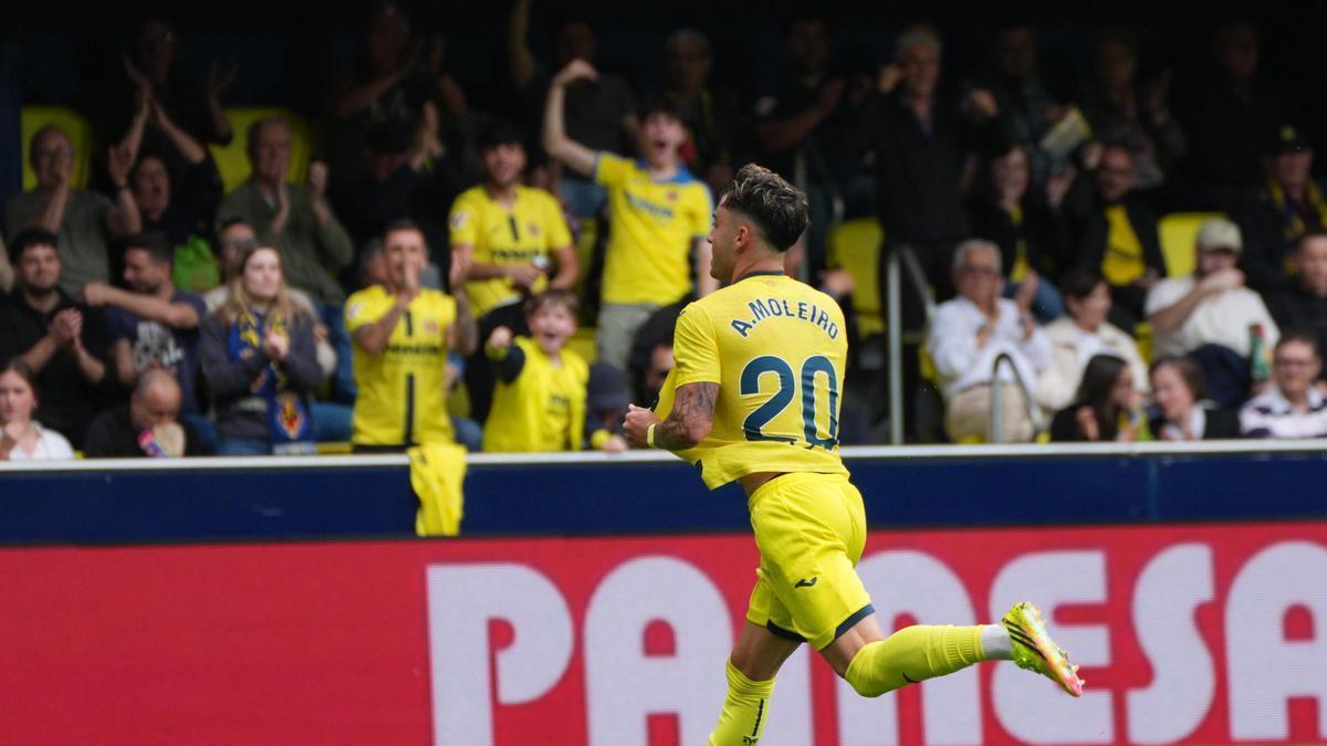 Moleiro celebra el 2-1.