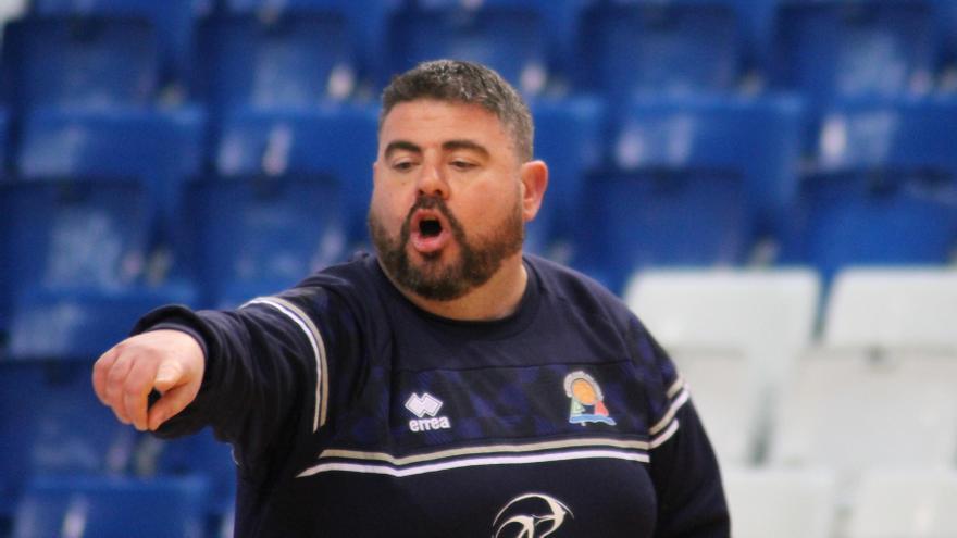 El técnico mallorquín Pau Tomàs, en un entreno del Palmer Palma