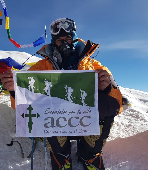 Un notario de Alaquàs culmina el Everest