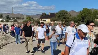 Los afectados por las inundaciones de Lorca vuelven a salir a la calle para pedir soluciones