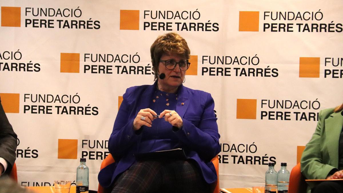 La consellera d'Educació, Anna Simó, durante el coloquio en la Fundació Pere Tarrés.
