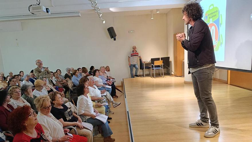 Los alumnos de las &quot;Aulas 50ymás&quot; de Llanera celebraron su fin de curso