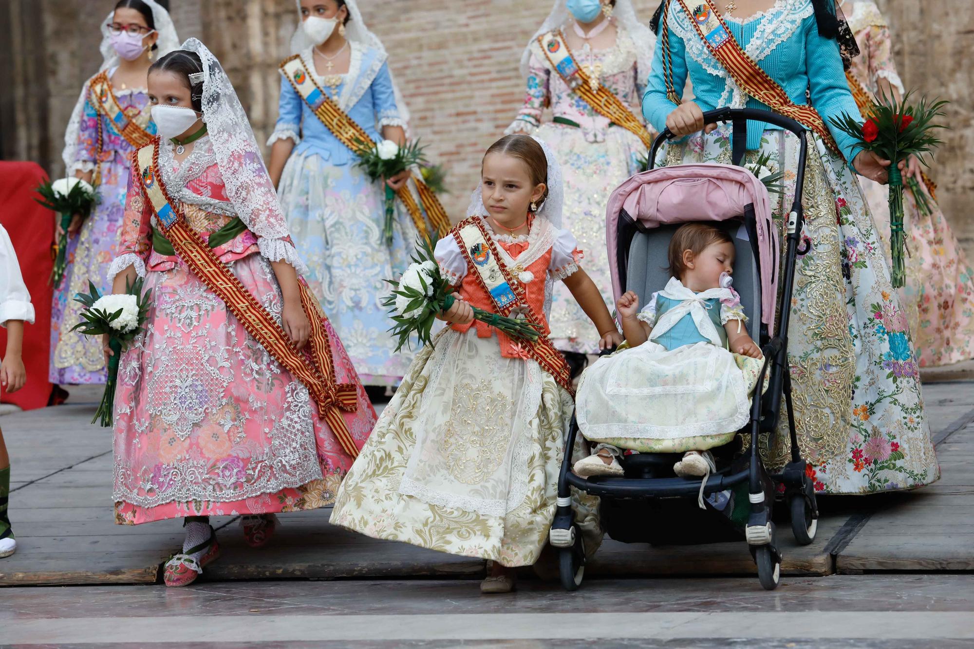 Búscate en el segundo día de Ofrenda por la calle del Mar (entre las 18.00 y las 19.00 horas).