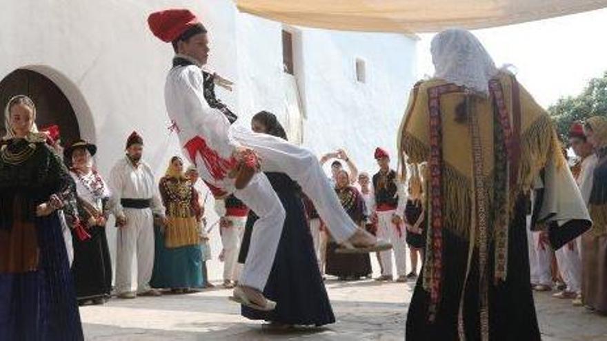 Demostración de 'ball pagès' en las fiestas patronales de Jesús del año pasado.