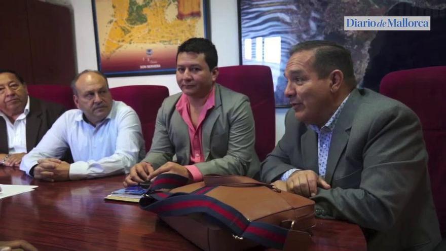 Ecuatorianos se empapan de turismo en Cala Millor