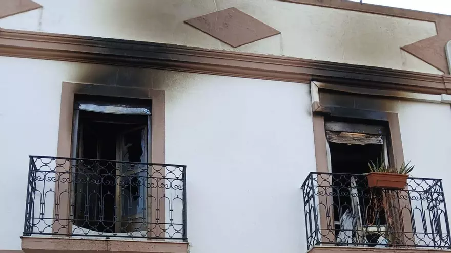 EN VÍDEO | El incendio de Olivenza (Badajoz) en el que ha fallecido una niña se originó en la cocina y en la casa había muchos muebles