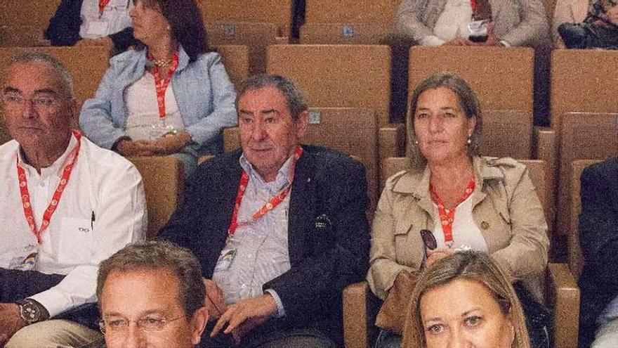 Pedro Hojas, secretario de UGT-FICA, y la consejera Pilar del Olmo.