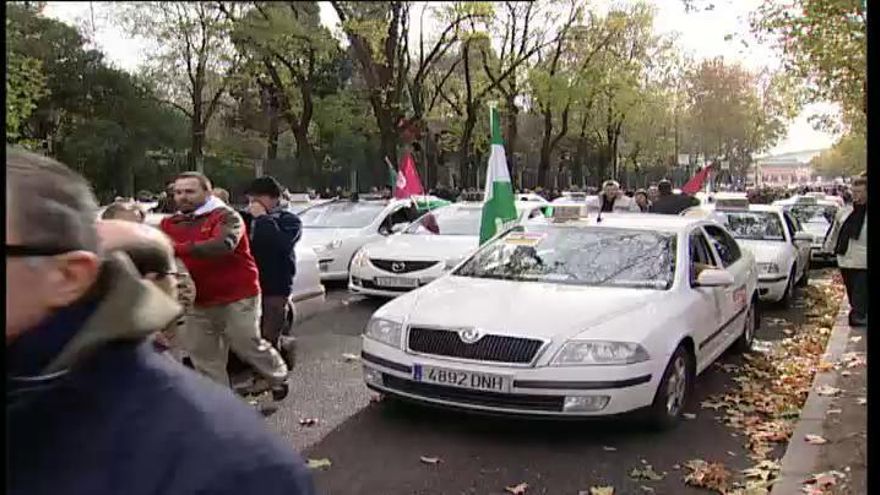 ¿Por qué hacen huelga los taxistas?