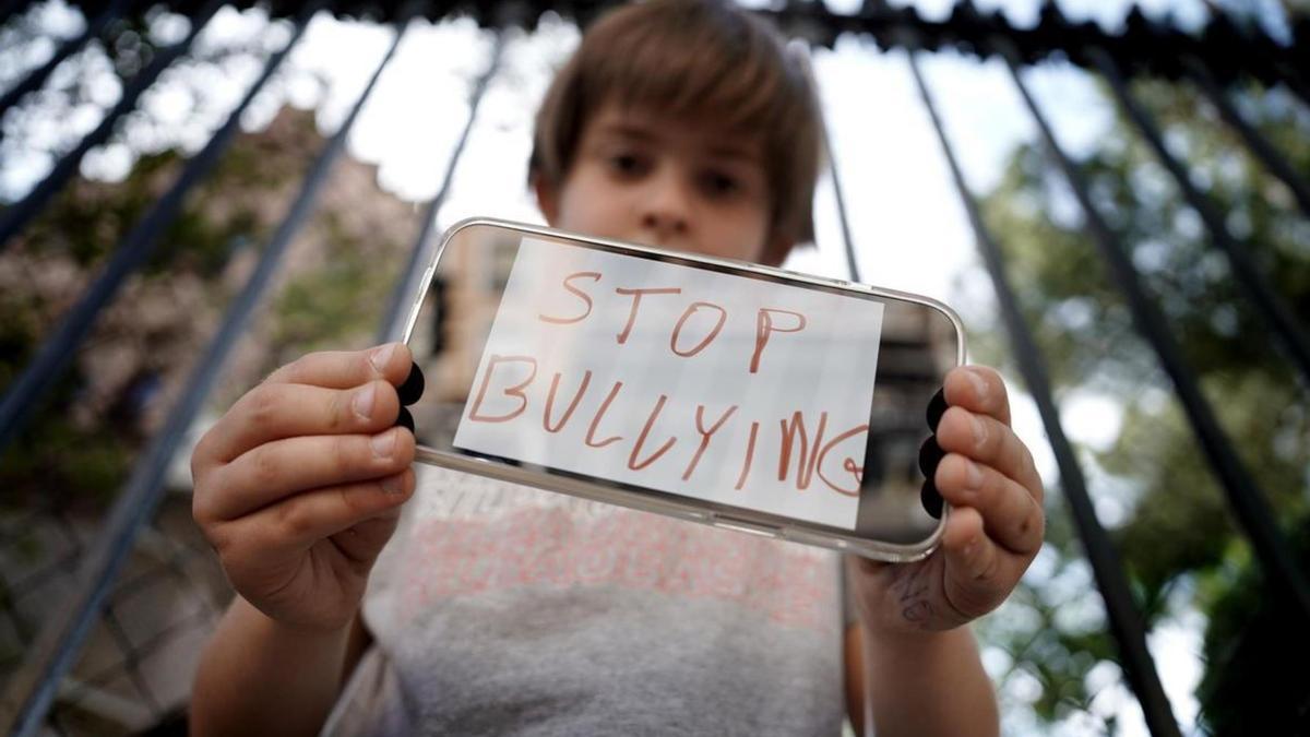 Un nen de Primària demana acabar amb el «bullying».