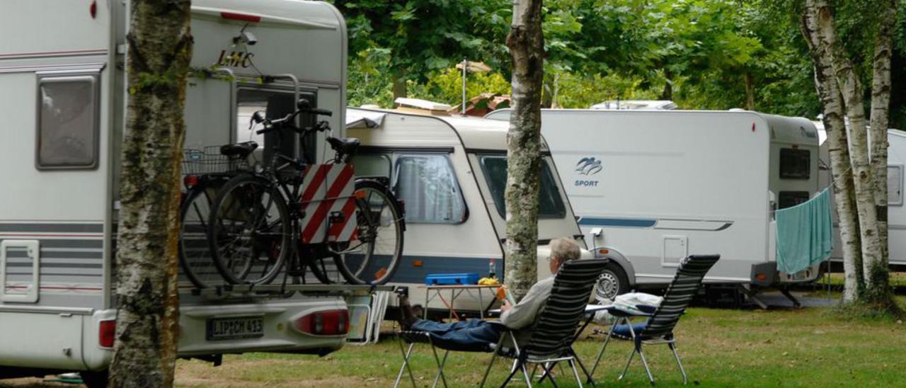 Caravanas en el camping de Santa Cruz.   | // J. V.