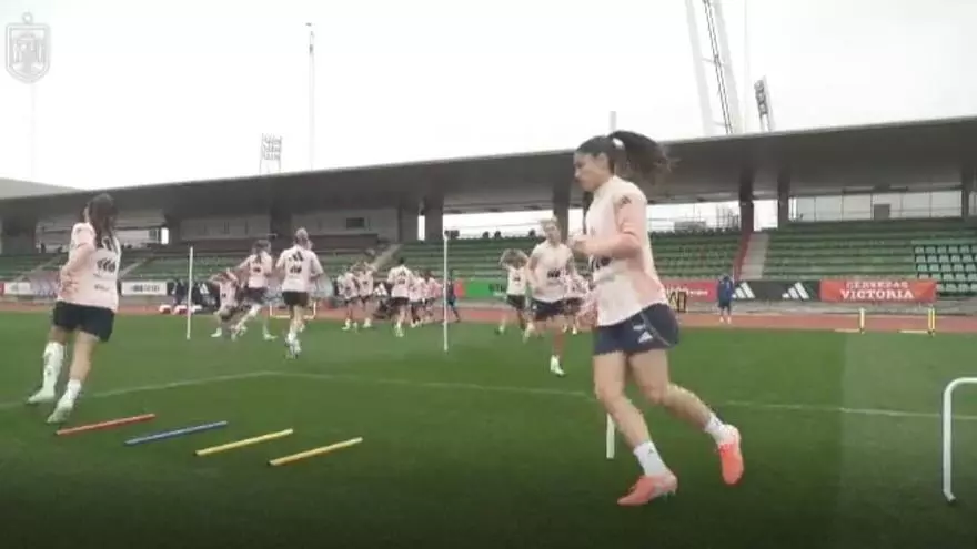 La selecci車n femenina prepara su doble duelo ante Portugal en Las Rozas
