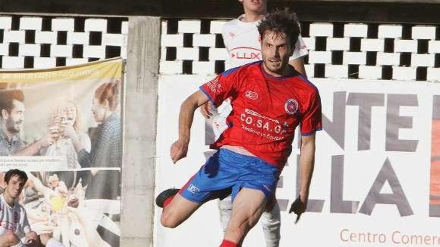 Alfredo, delantero de la UD Ourense, firmó por un año. // Iñaki Osorio