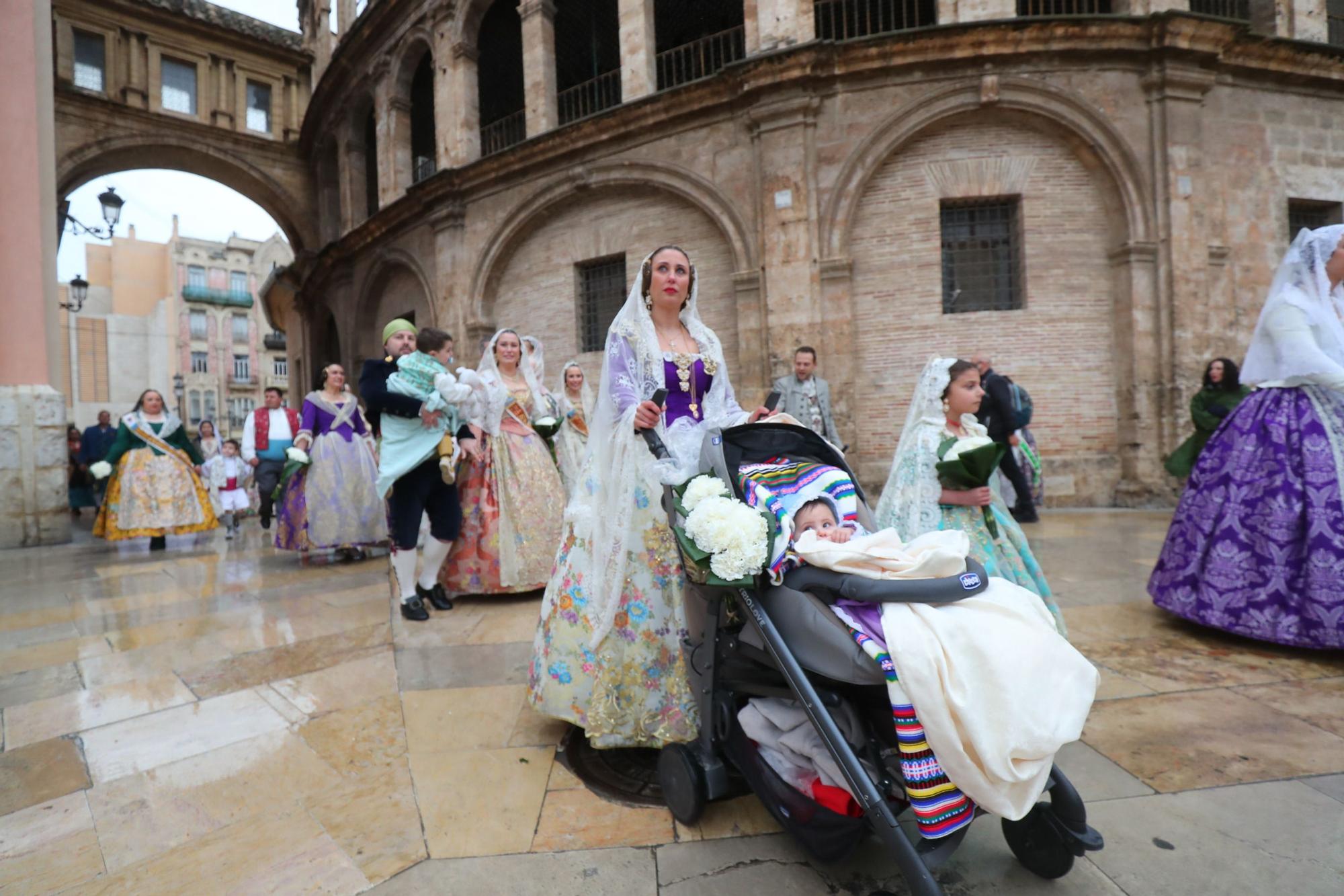 Búscate en el primer día de ofrenda por la calle de la Paz (entre las 15:30 a las 17:00 horas)
