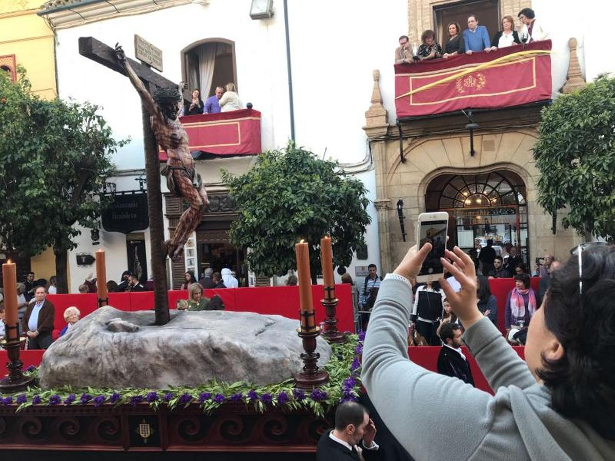 La noche culmina un Martes Santo primaveral e histórico