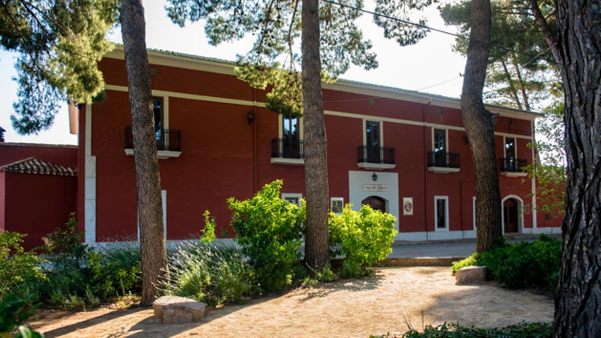 Dominio de la Vega se encuentra ubicada en la antigua Casa del Conde desde finales del siglo XX.