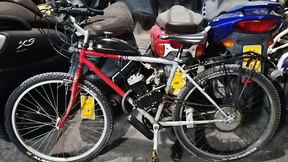 La alucinante bici con tubo de escape "inventada" en Dénia - Levante-EMV