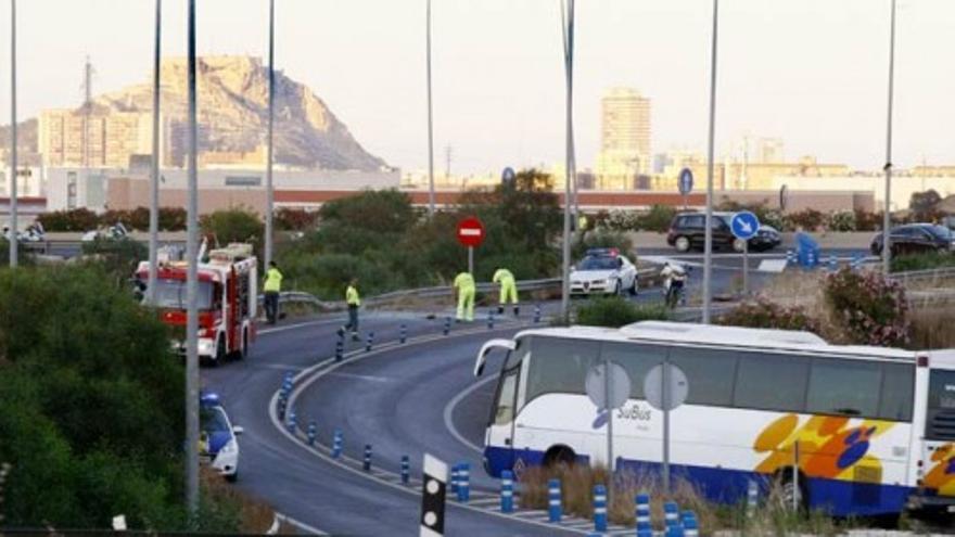 Al menos 38 heridos tras volcar un autobús de pasajeros en Alicante