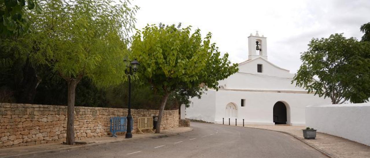 Imagen del acceso a la iglesia de Sant Llorenç. | J.A.RIERA