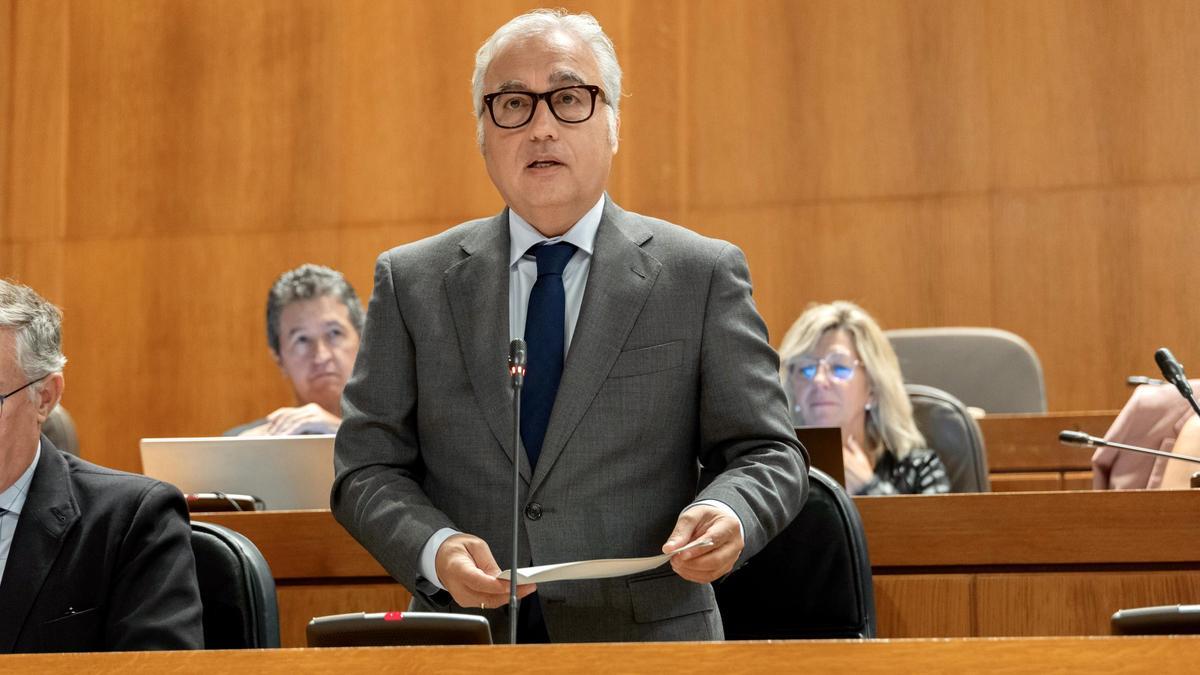 El consejero de Agricultura, Ganadería y Alimentación, Javier Rincón, een una imagen de archivo.
