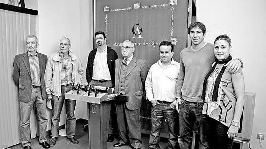 De izquierda a derecha Ramón Gallego, Daniel Blanch, Simón Cortina, Manuel de la Cámara, Gerardo Rodríguez, Víctor Álvarez y Andrea Martínez.