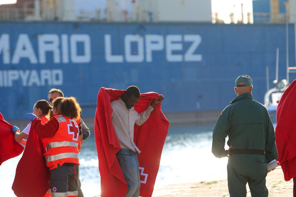 Llegan al puerto de Málaga 52 inmigrantes rescatados