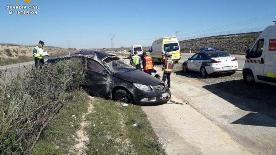 Dos zaragozanos heridos graves en un accidente en Zuera