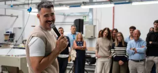 Visita de David Amor a la fábrica coruñesa de Etiem