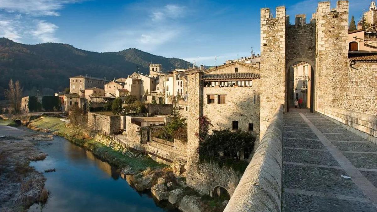 El bonito pueblo medieval situado a unos 40 minutos de Girona.