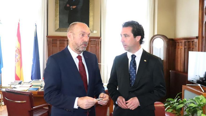 Juan Cofiño y Roberto Fernández Llera, en la Junta.