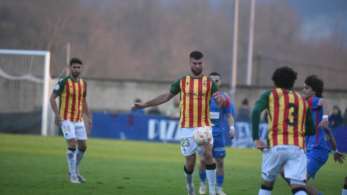 Josep Calavera en el partido contra la SD Amorebieta.