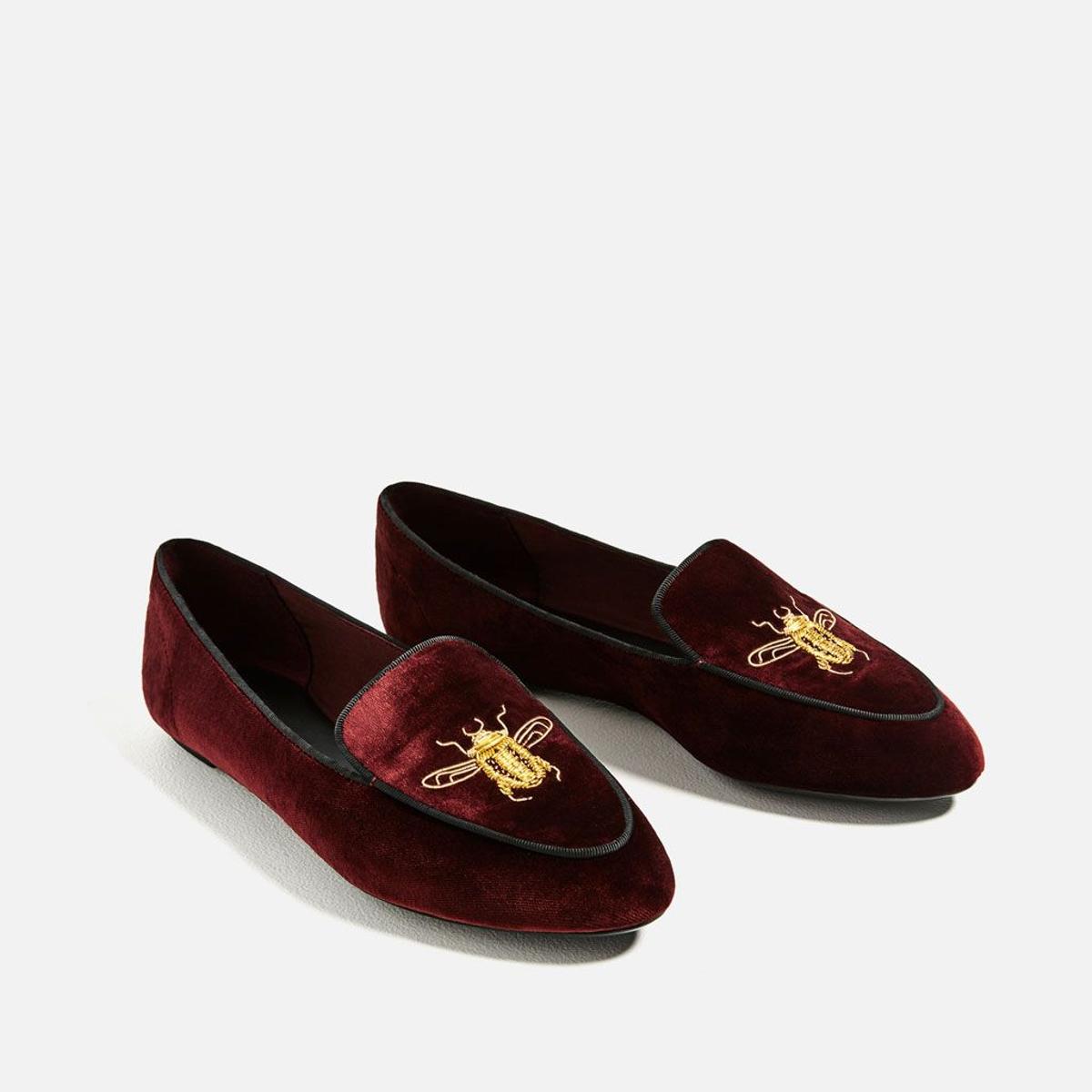 Los zapatos rojos del otoño: zapato con terciopelo bordado