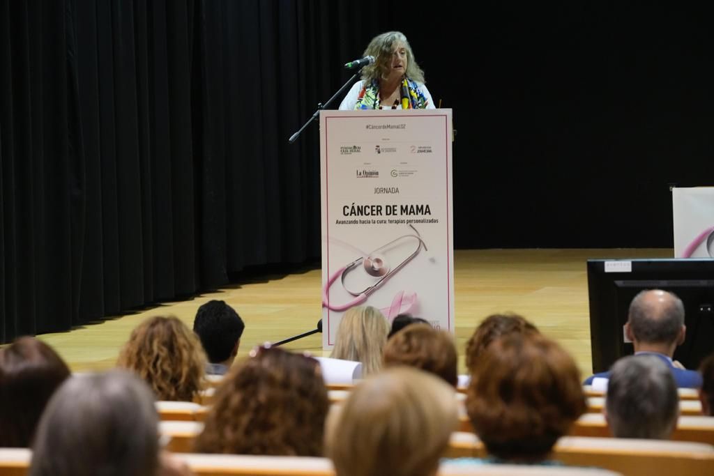 María Auxiliadora Fernández, concejala de Igualdad y Salud Pública del Ayuntamiento de Zamora, durante el discurso inaugural.