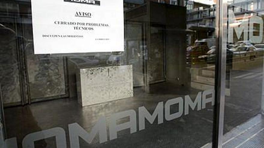 El Ayuntamiento de Madrid ha procedido en las últimas horas al cierre de tres salas musicales de la capital. En la imagen, detalle de la fachada del MOMA 56, local situado en la calle José Abascal de Madrid.