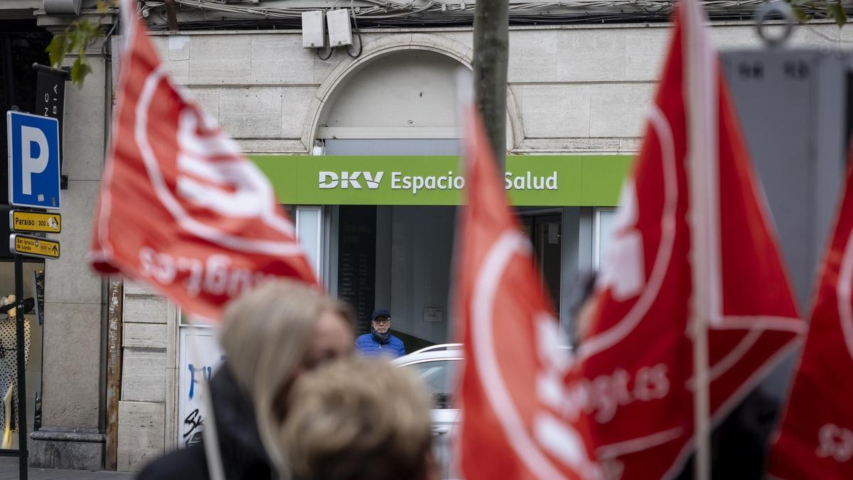 La sede de Muface en Gran Vía en Zaragoza, durante una protesta de los funcionarios el pasado mes de diciembre.