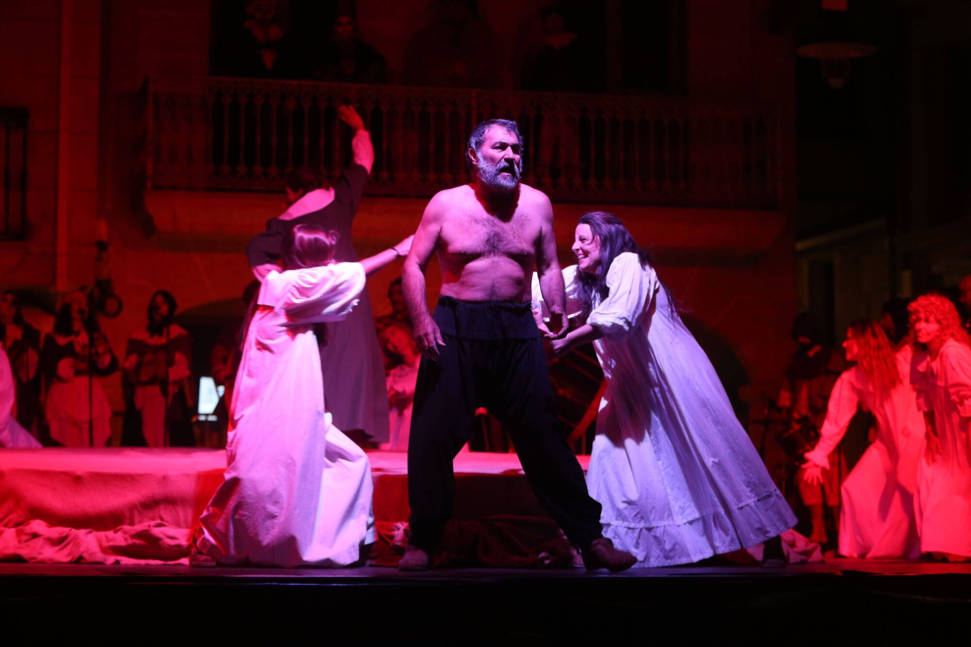 REPRESENTACION TEATRAL DE LA INVASION TURCA DEFENSA DA VILA POR LAS CALLES DE CANGAS