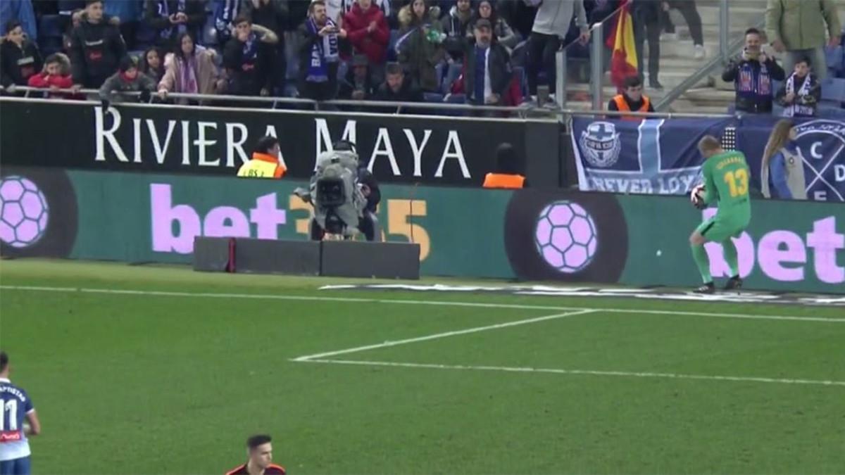 Cillessen ha recibido el impacto de un objeto