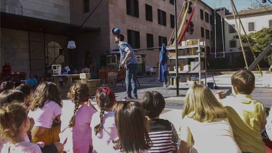 El circo y el teatro se cuelan en los barrios de Zaragoza