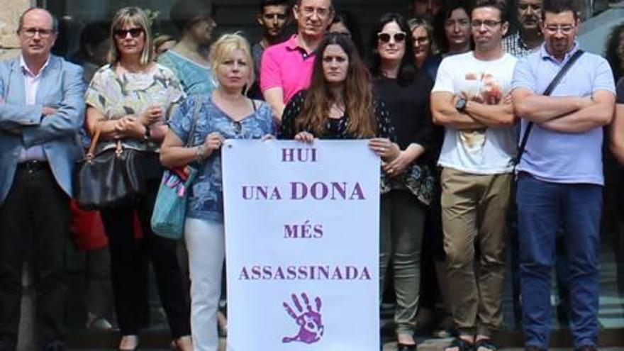 Sagunt condena los  asesinatos machistas de tres mujeres