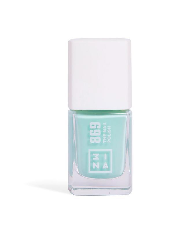 Esmalte de uñas azul bebé de Essie.