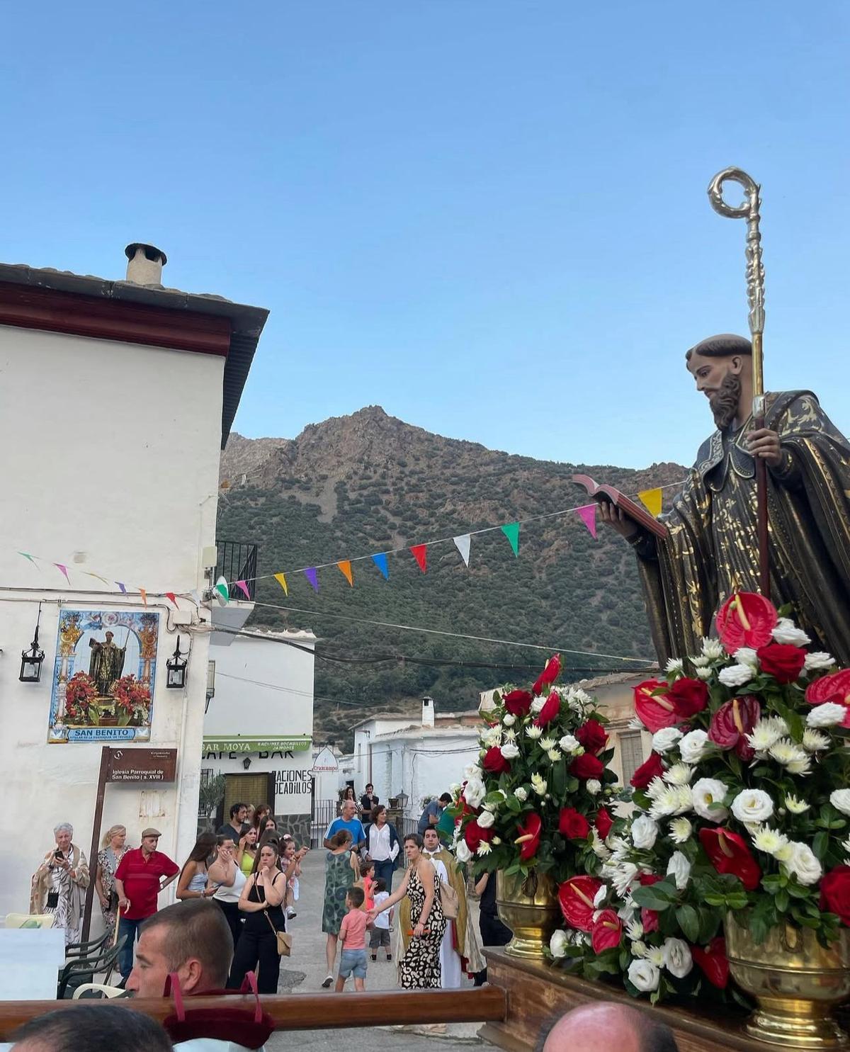 Los vecinos de un pueblo de Granada a dos horas de Málaga se quedan sin procesión por el 'secuestro' de su santo por parte del cura del municipio