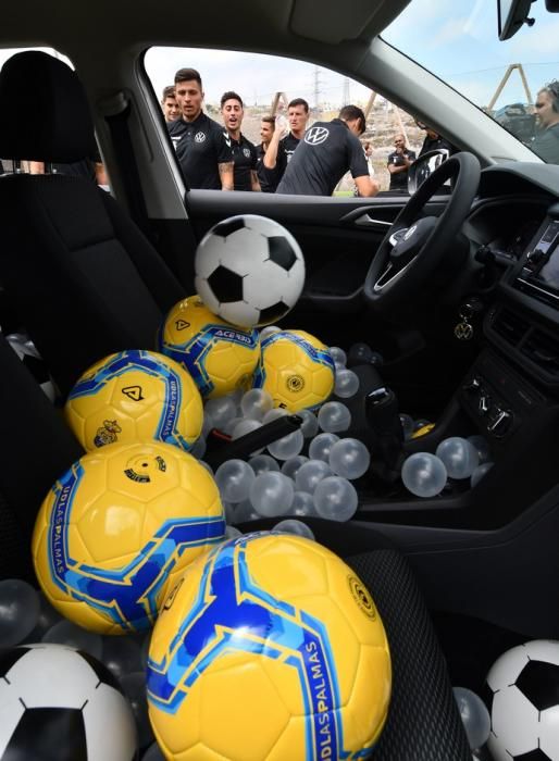 17/09/2019 LAS PALMAS DE GRAN CANARIA.  Entrega de coches Volkswagen a los jugadores de la UD Las Palmas.  Fotógrafa: YAIZA SOCORRO.  | 17/09/2019 | Fotógrafo: Yaiza Socorro