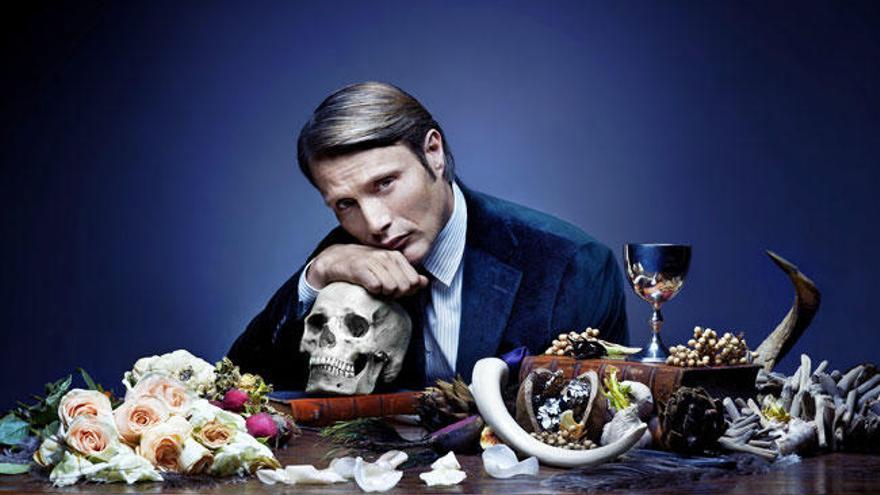 Mads Mikkelsen interpreta a Hannibal Lecter.