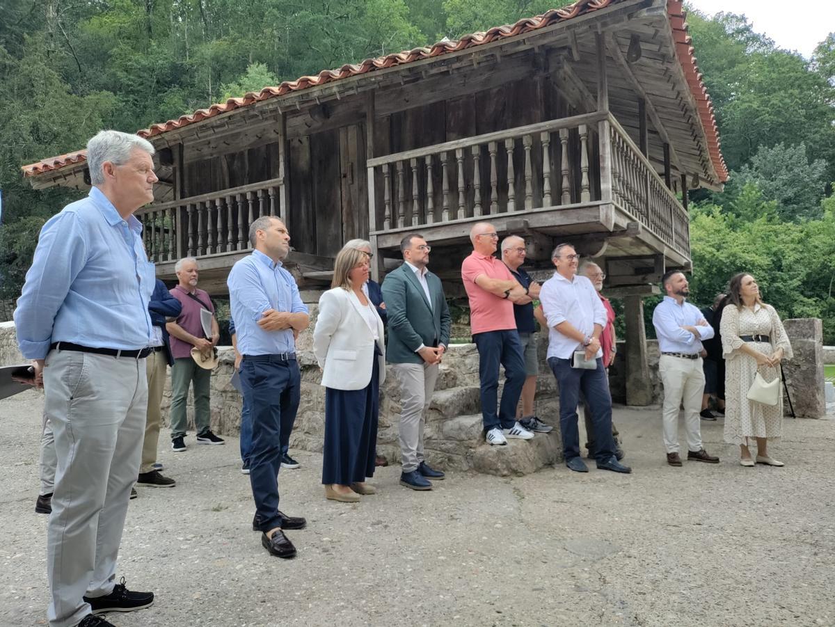 El nuevo aparcamiento en la finca Les Llanes El nuevo aparcamiento en la finca Les Llanes