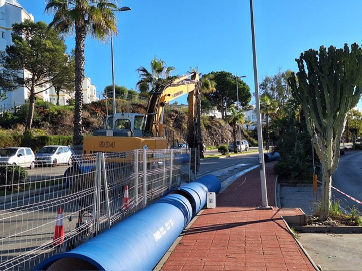 Acosol inicia las primeras catas para sustituir 6 kilómetros de tubería entre Torremolinos y Benalmadena.