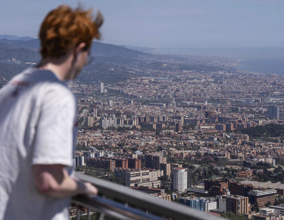 El creixement de Barcelona frena i es basa en la immigració davant una natalitat ínfima i la fuga de joves