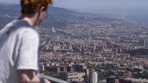 El creixement de Barcelona frena i es basa en la immigració davant una natalitat ínfima i la fuga de joves