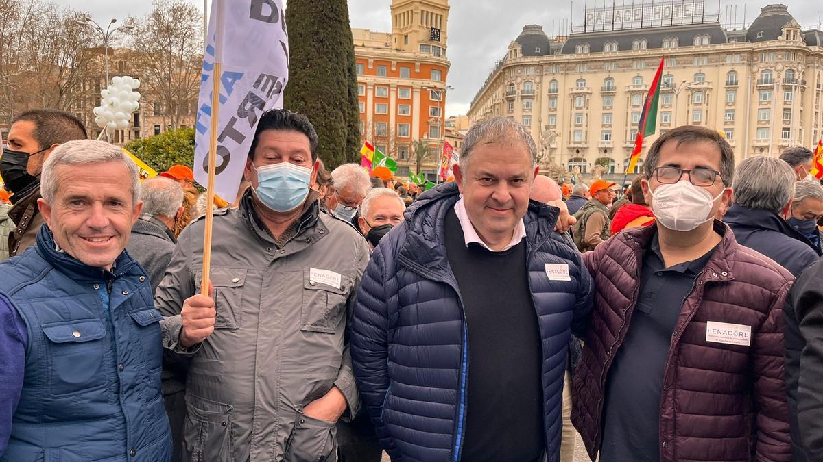 Lucas Jiménez, segundo por la decha, junto a sus compañeros en la marcha sobre Madrid el 20 de marzo